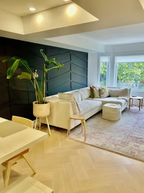 Contemporary 3BR Family-Friendly Oasis Close to the Lake - Image 1