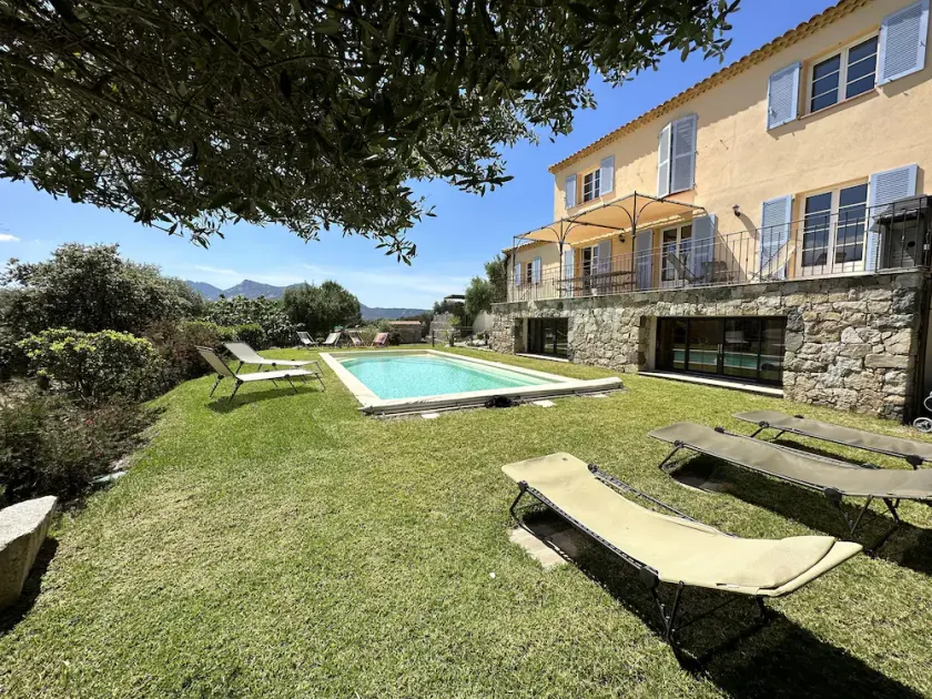 Character villa with pool and mountain view - Image 1