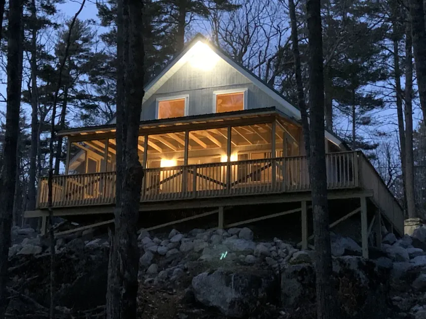 Rocky Haven: Tranquil Lakeside Cottage Near Acadia - Image 1