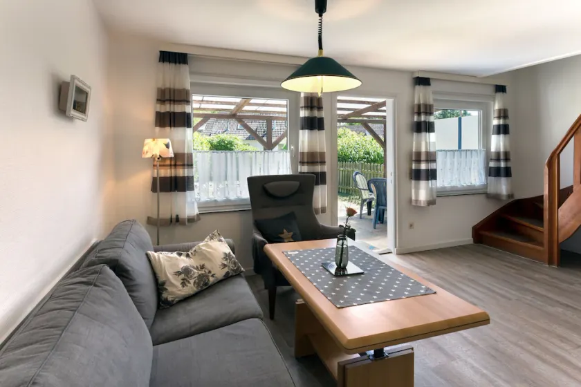 Sunny terraced house close to the beautiful beach. - Image 1