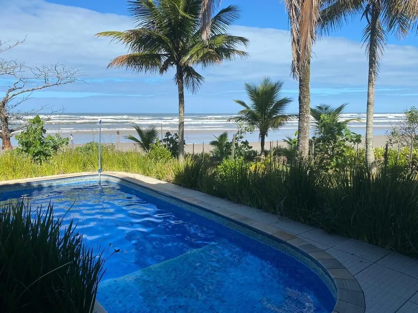 House in front of the sea with 5 suites, swimming pool, 3 living rooms, gated community - Image 1