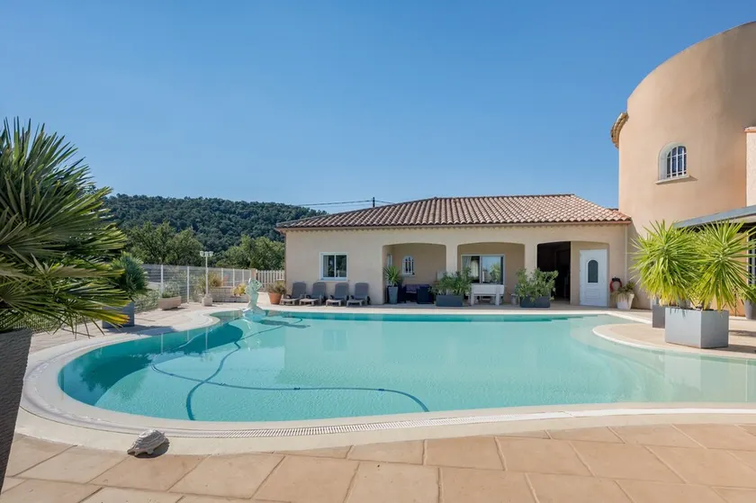 Holiday Home 'Maison Entre Mer Et Montagnes' with Mountain View, Private Pool & Wi-Fi - Image 1