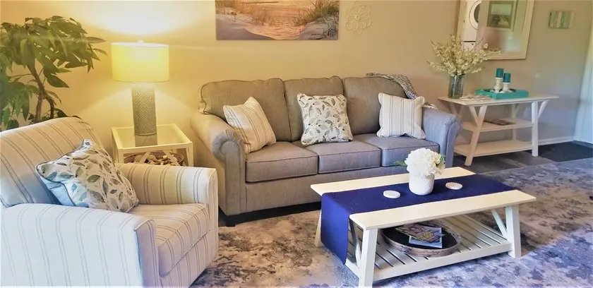 King Bed! Cozy Amelia Island Gem just steps to the beach. - Image 1