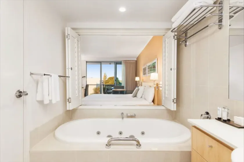 Spa Retreat Ballina - Your own private spa to enjoy - FREE Wi-Fi - Image 1