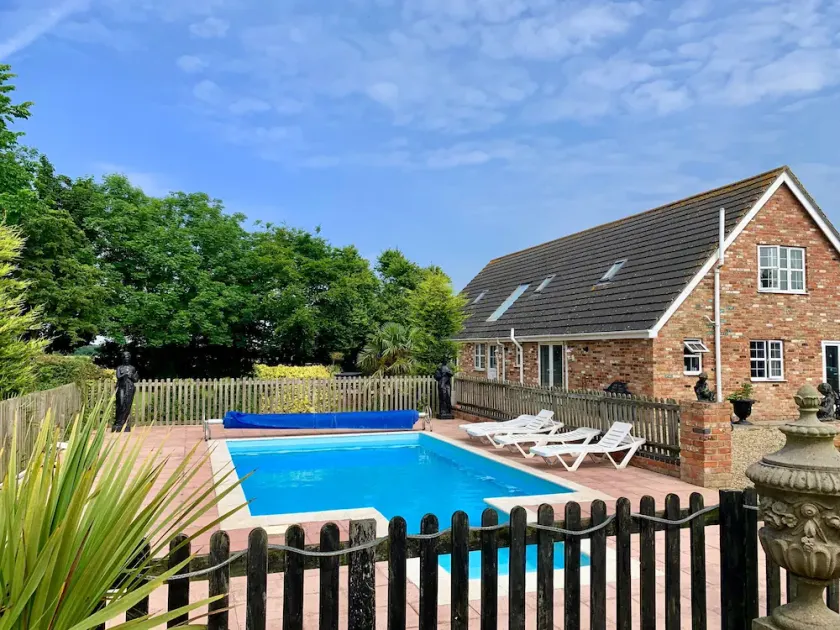 Luxury Holiday Home With Pool - Sleeps 13 - Image 1