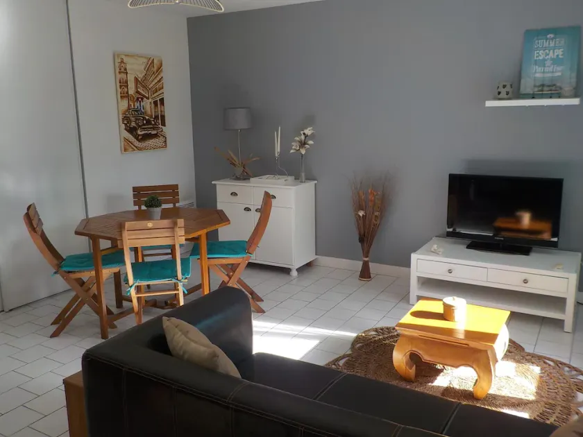 Charmerende T2-hus i et roligt ejerlejlighed nær strandene. - Image 1