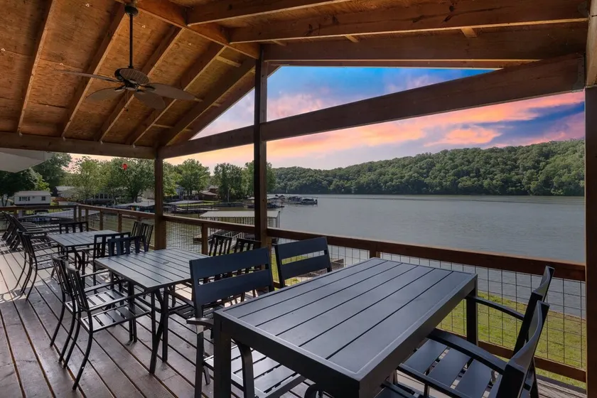 Huge Lakefront Yard, Private Dock - Amazing Views! - Image 1