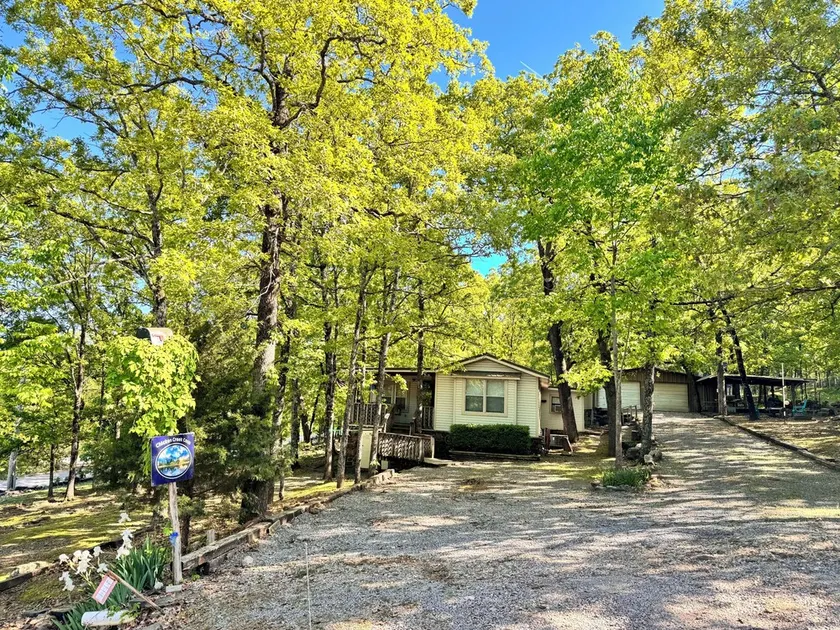 Chicken Creek Casa at Lake Tenkiller!  HUGE LOT IN WOODED AREA CLOSE TO LAKE - Image 1