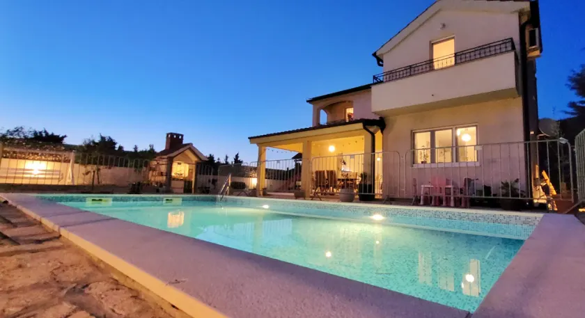 4-sterne-plus Familien-villa mit Beheiztem Pool - Image 1