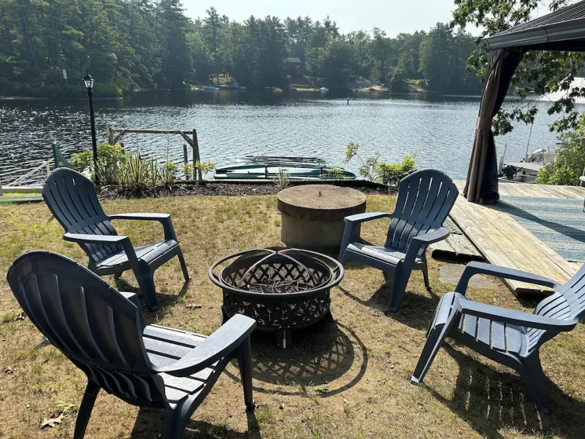 Cozy Lakefront Cottage - Image 1
