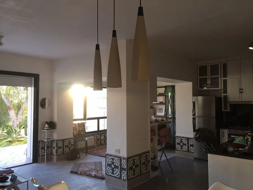 A bright ground floor with garden in a high standing residence - Image 1