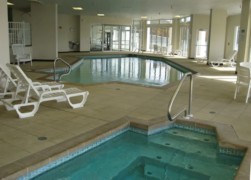 Smukke, tårne ved vandet, gode anmeldelser, walk-in-niveau, indendørs + udendørs swimmingpools - Image 1