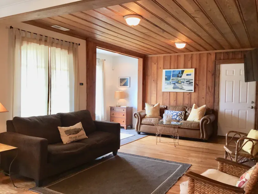 Charming Beach Cottage Only 100 yds from the beach - Image 1