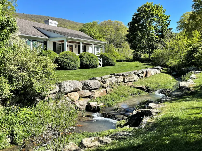 Katydid Cottage, Tucked in the heart of Warm Springs with Pastoral Views and a Year Round Stream Flo - Image 1