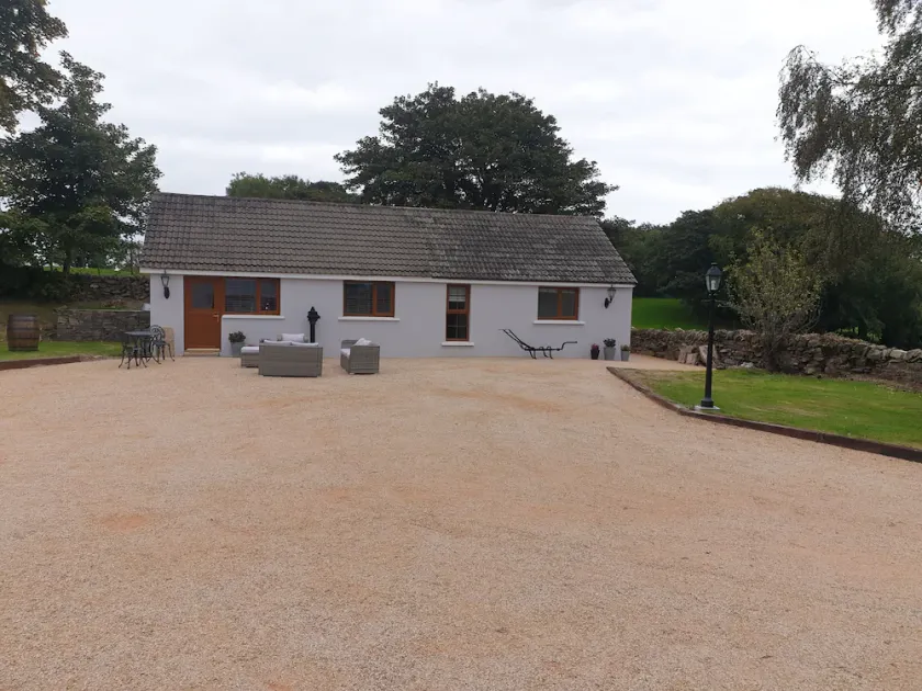Traditional Irish cottage with views of Slieve Patrick - Image 1