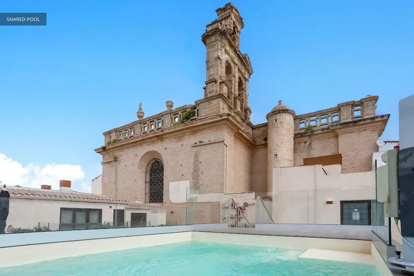 Three bedroom duplex with terrace and pool - Image 1
