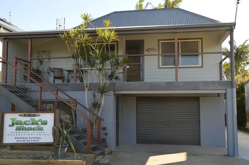 Waterfront 3bedroom home on Harwood Island - Image 1