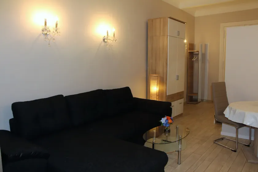 Exclusive holiday apartment in Berlin's old building with private terrace - Image 1