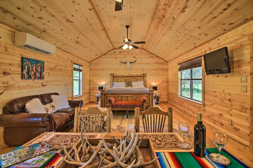 Rustic-Chic Country Cabin - 10 Mi to Main Street! - Image 1
