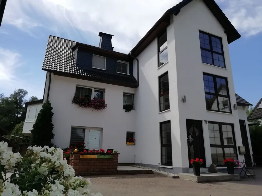 Moderna casa de férias em cenário idílico, com terraço privativo e entrada separada - Image 1