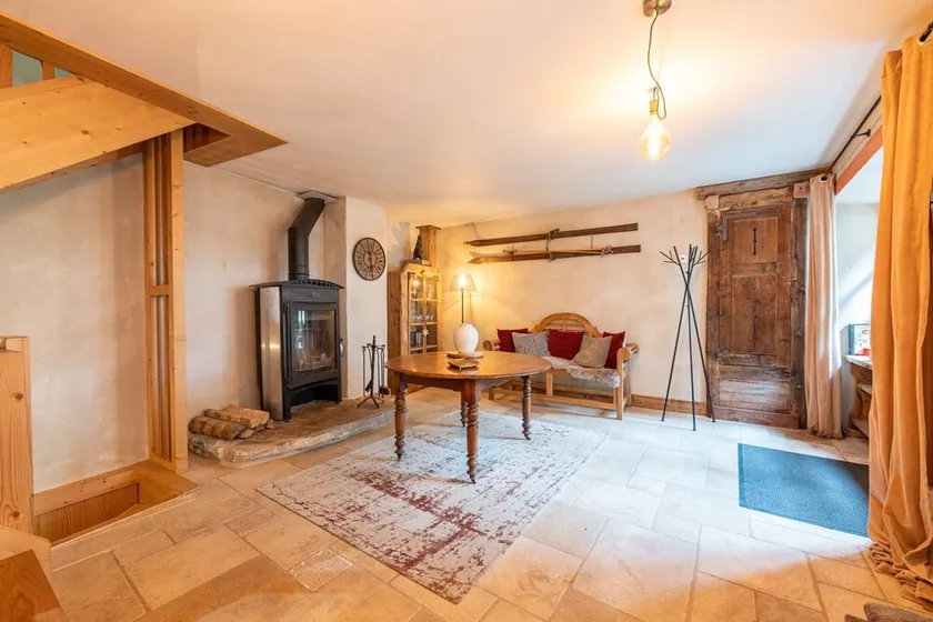 Chalet \"Alouette\" with Private Terrace, 2 Balconies & Wi-Fi - Image 1