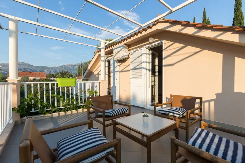 Apartment Zora - Apartamento de dos habitaciones con terraza y vista al jardín - Image 1