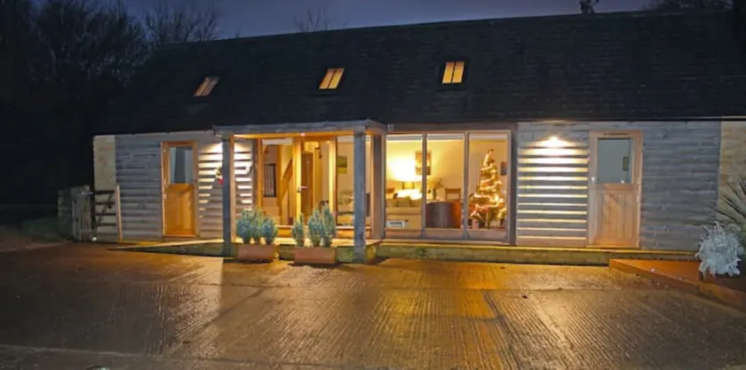 Secluded Cotswold Retreat with views - Image 1