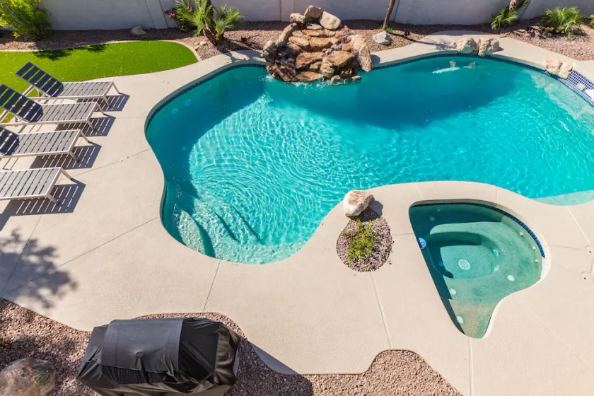 Scarlet Mountain Hideaway. Private HEATED pool fee,hot tub and putting green - Image 1
