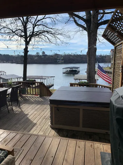 Cottage -Private Hot Tub, Fire Pit, Covered Deck, 20 steps from Lake Hamilton - Image 1