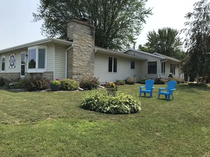 Beautiful spacious house with spectacular  views of Lake Pepin - Image 1