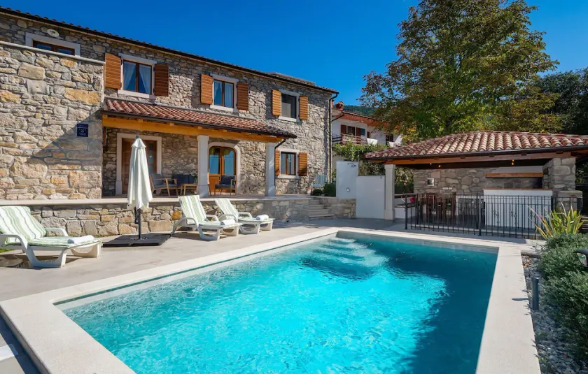Luxurious home in Plomin - Image 1
