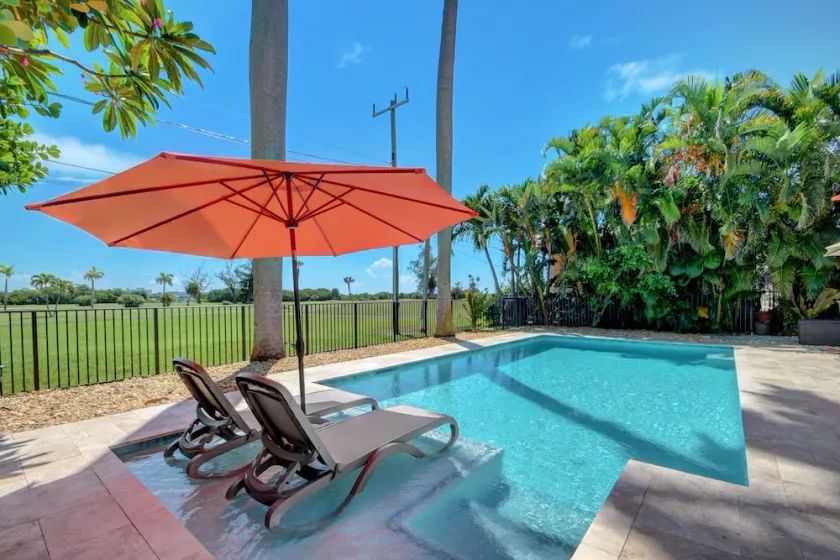 Beautiful Pool home on Golf Course, with Intracoastal views, 1 mile to the Beach - Image 1