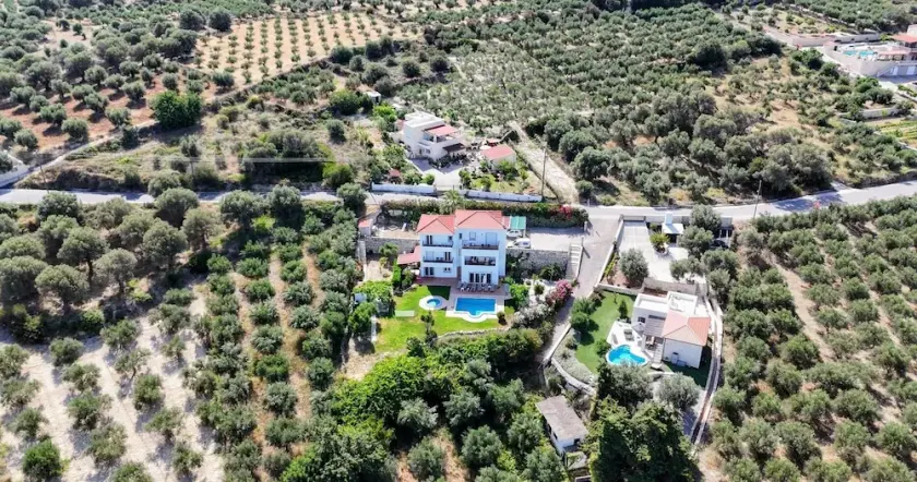 New - Villa Cornelia with pool. B. 1-room apartment. Sea view over olive groves - Image 1