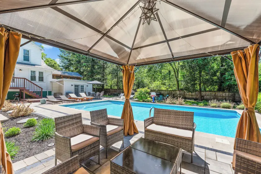 HEATED POOL OPEN. Blue Heron Private Retreat in heart of New Buffalo - Image 1
