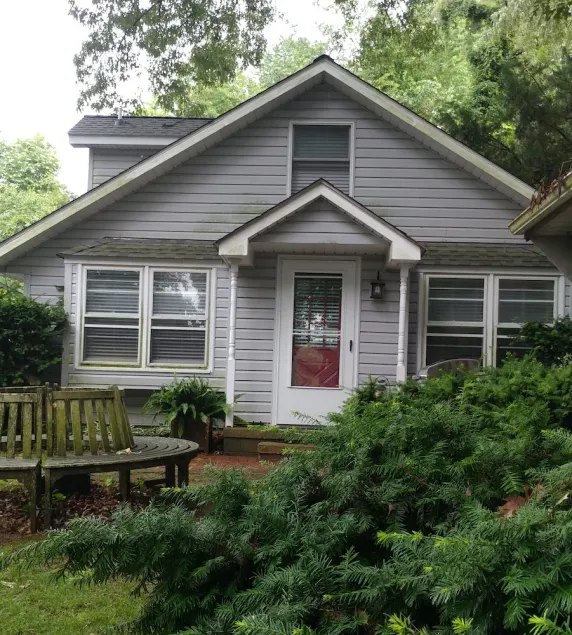 Life is better at the RIVER!--Cozy waterfront cottage - Image 1