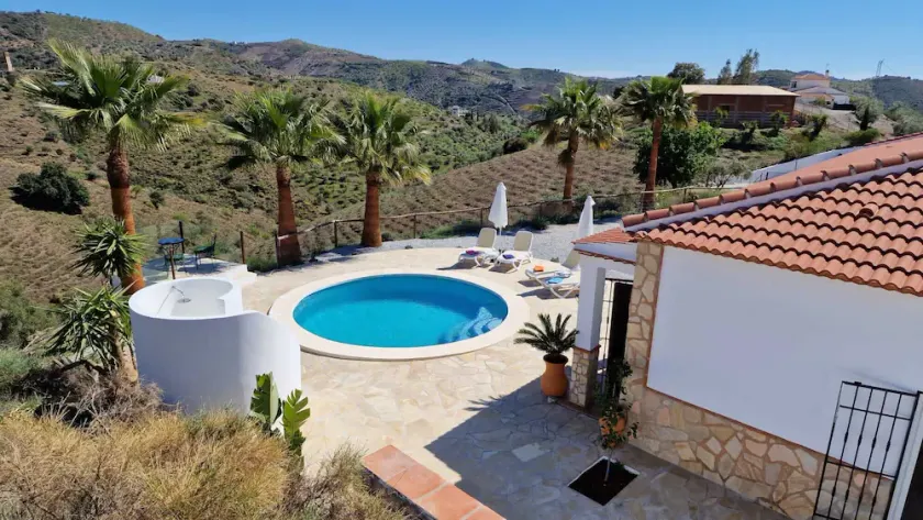 Unique 2 Bed 2 Bath Villa near Sedella. Stunning views & heatable pool. - Image 1