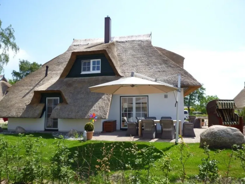 Reethus, 3 bedrooms + 1 infant, 2 bathrooms, fireplace, sauna, outdoor whirlpool, garden, WLAN - Image 1