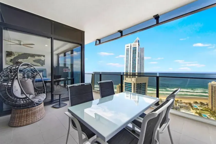 Sealuxe Central Surfer Paradise Spacious Deluxe Ocean View King Spa Apartment - Image 1