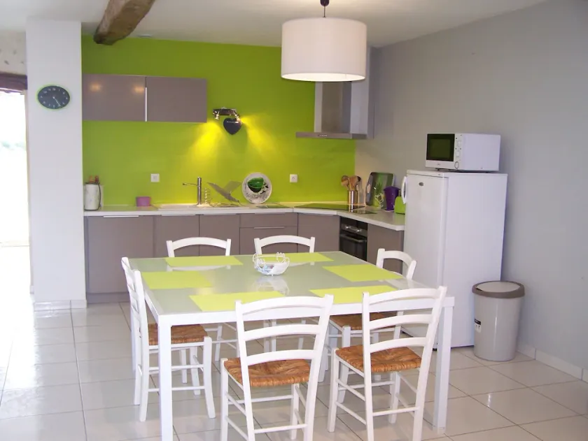 Authentic cottage in the countryside near Pau - Image 1
