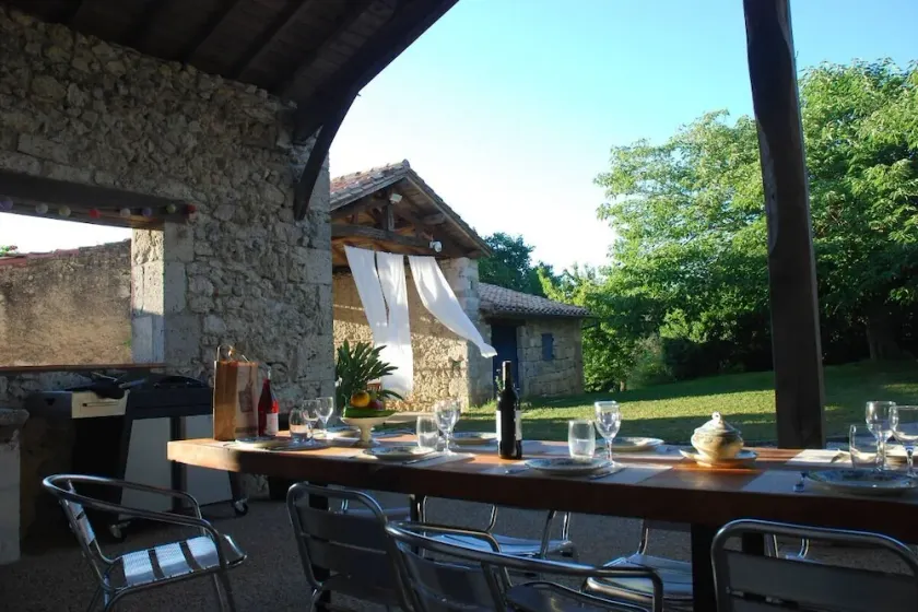 Large listed house **** with private heated swimming pool on 2 hectares - Image 1