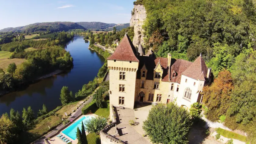 CHATEAU D'EXCEPTION & VUE***** SURPLOMBANT UN DES PLUS BEAUX VILLAGE DE FRANCE - Image 1