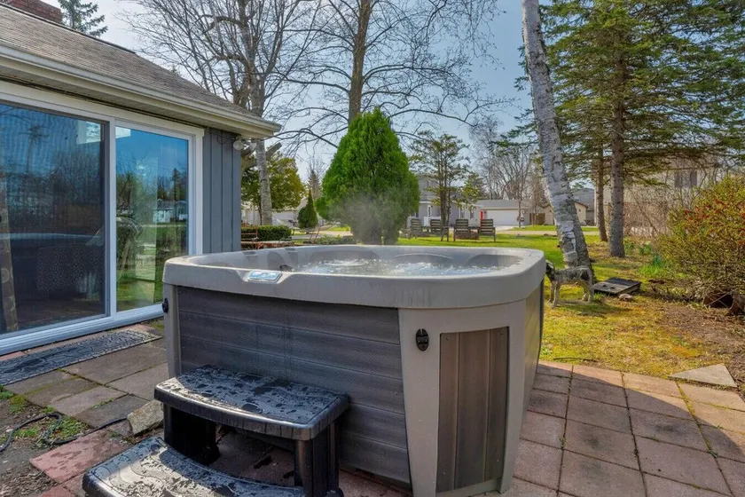 Lake Haven Sleeps 6, AC, View of Lake Huron! - Image 1