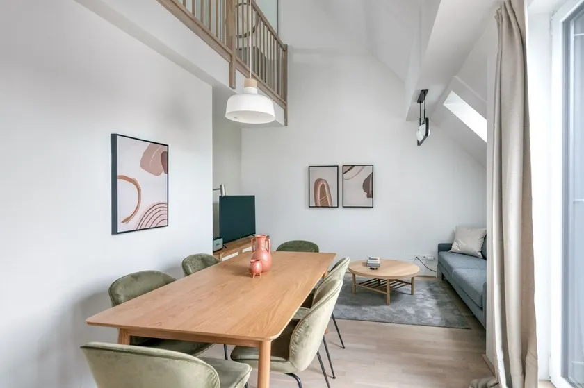 Premium Hernals 3BR w/ Balcony & Elevator, nr Lidlpark, by Blueground - Image 1