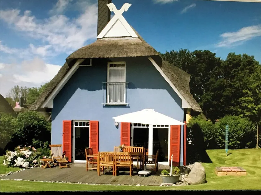Stylish thatched roof house with lots of sun, luxury, great garden & lighthouse view - Image 1