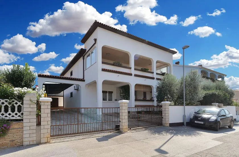Apartment 2060/32335 (Istria - Pula), 2000m from the beach - Image 1