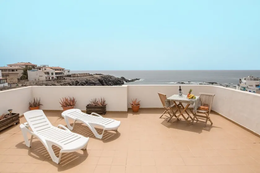 Apartamento céntrico \"Benitez Umpierrez\" en la playa con terraza, vista al mar y Wi-Fi - Image 1