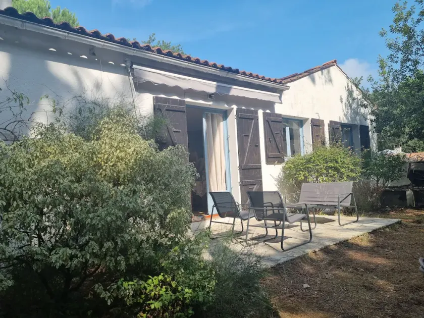 House with large garden in an oyster farming site close to the beach and the golf course. - Image 1