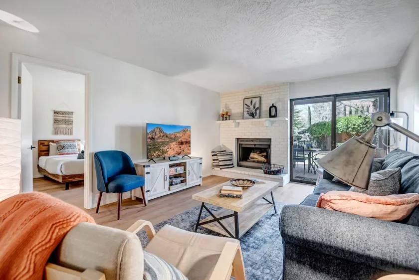 Experience comfort in Sedona Oak Creek F3, a cozy 2BR condo with pools and adventure! - Image 1