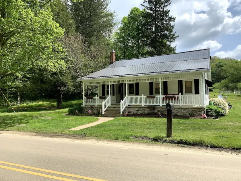 Marymount Hideaway in Amish Country close to Rails to Trails trailhead - Image 1