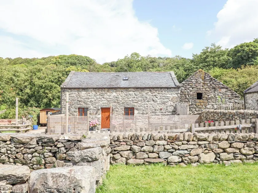 Isallt, LLANFAIR - Image 1